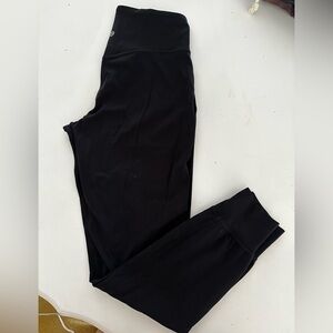 Lululemon Align Jogger 28"
Black
Excellent condition no pilling 
Size 6